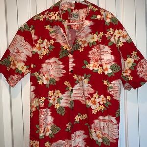 Beautiful Hilo Hattie Hawaiian Button-up Shirt